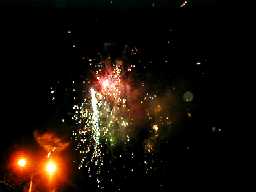 fireworks16.jpg (5105 bytes)